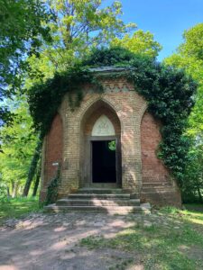Bülowkapelle im Park von Schloss Kaarz